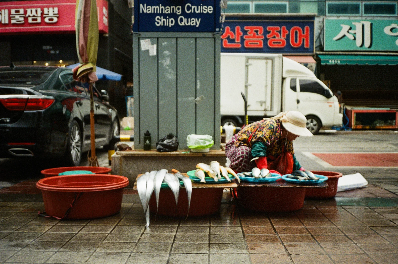 Preparing the day's catch